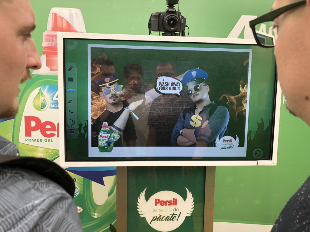 Activari-de-brand-cu-cabina-foto-cheerup-photo-booth